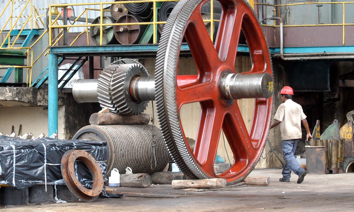 producao-industrial-fica-estavel-em-outubro-pelo-segundo-mes,-diz-cni