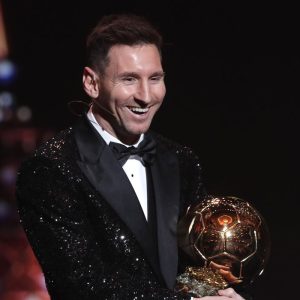 messi-amplia-recorde-e-ganha-7a-bola-de-ouro-da-carreira