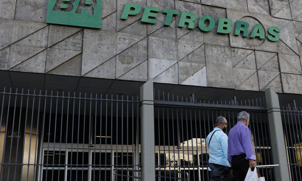 petrobras-conclui-venda-da-refinaria-landulpho-alves,-na-bahia