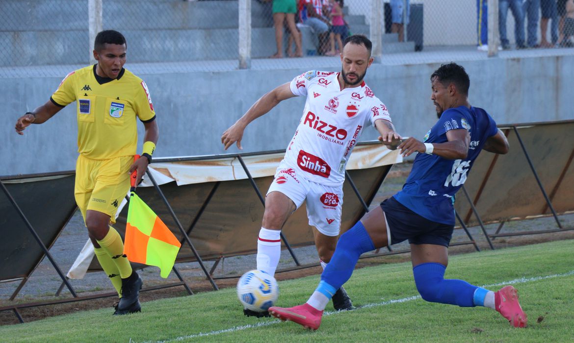 vila-nova-segura-empate-com-nova-mutum-e-esta-na-final-da-copa-verde