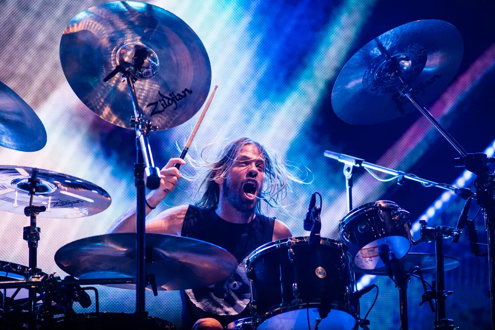 Taylor Hawkins, baterista do Foo Fighters, morre aos 50 anos